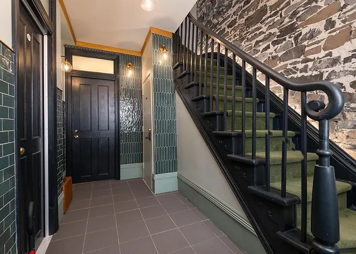 Le Coureur Des Bois Bed & Breakfast Quebec City